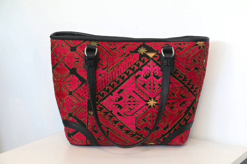 WhatsAppImage2025-07-25at6.50.15AM Luxe Horizon Tote – Leather & Fabric Contrast Design - Image 1